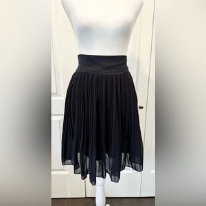 H&M women’s navy blue skirt